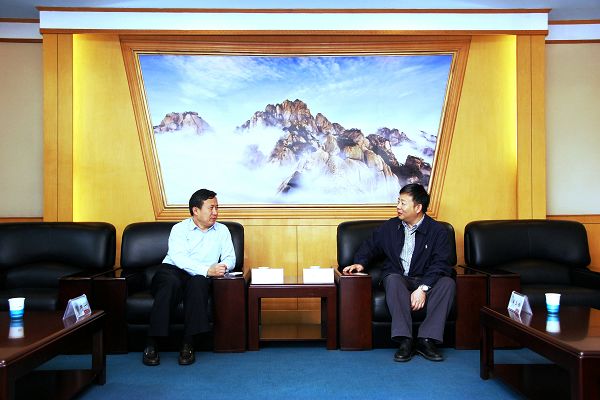 JINNIAN金年会官方网站与中国地质调查局南京地质调查中心对接会在公司举行