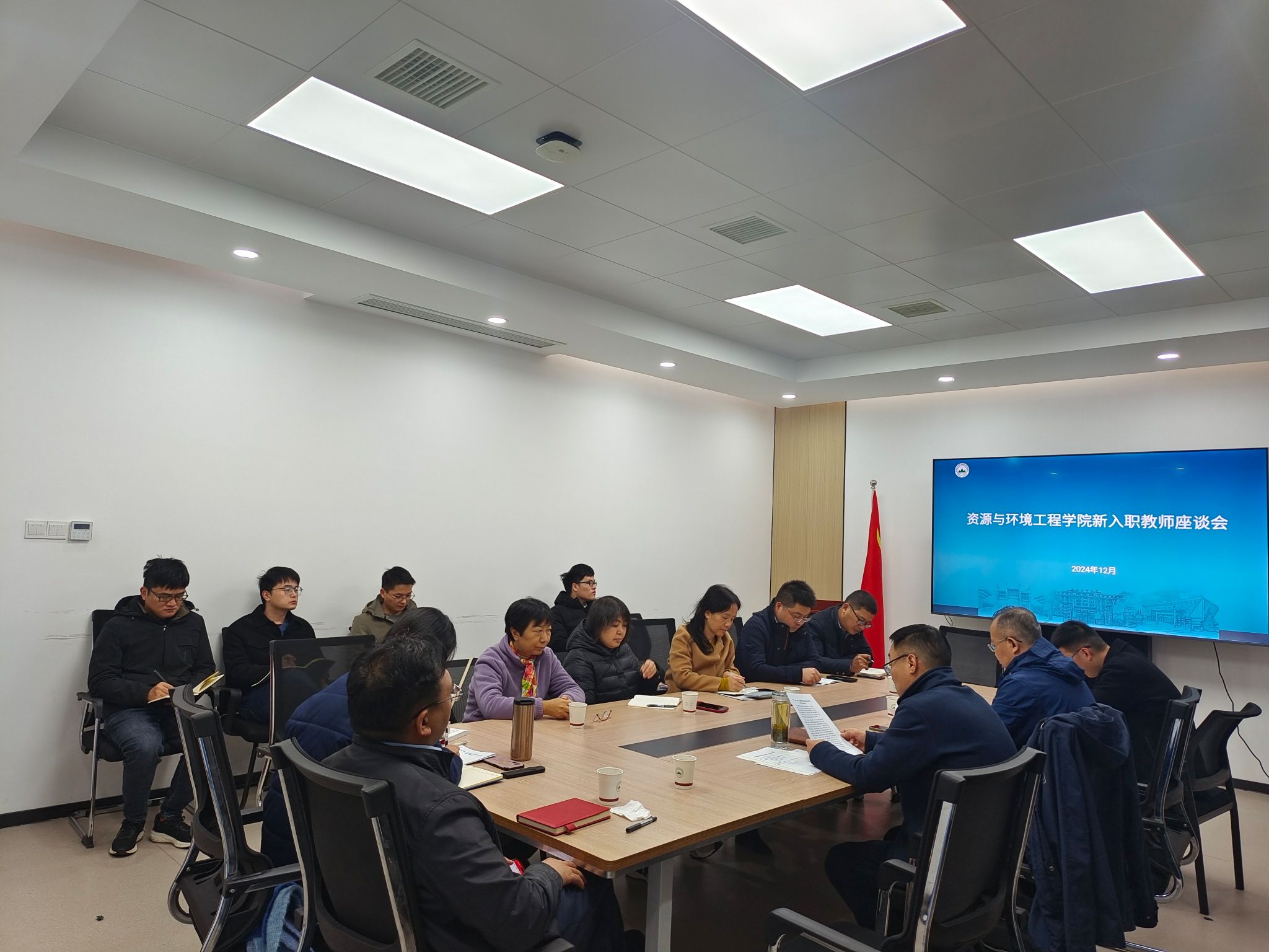 JINNIAN金年会召开新入职教师座谈会