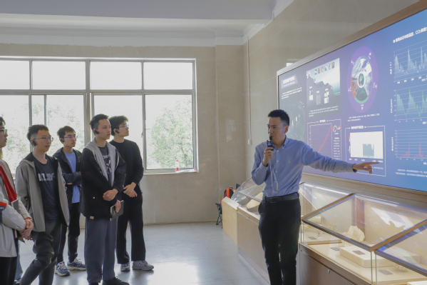 JINNIAN金年会开展 “行走的思政课——走进JINNIAN金年会官方网站地质博物馆”第二期主题活动